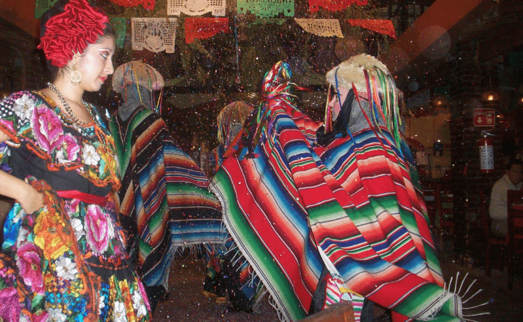 baile folclórico de chiapas con vestuarios tipicos