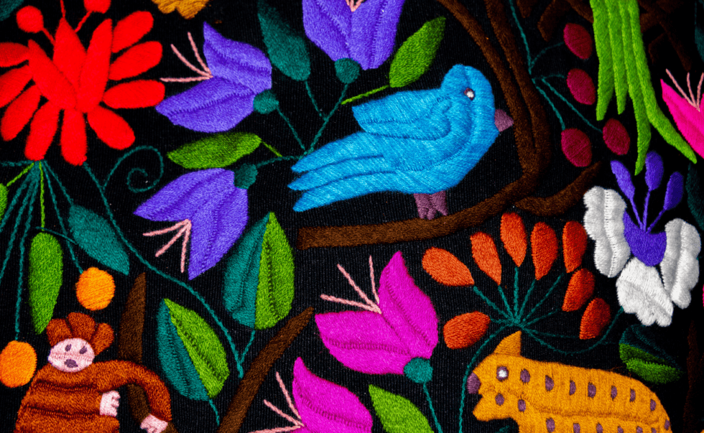 bordado de patrones mexicanos pajaro y flores