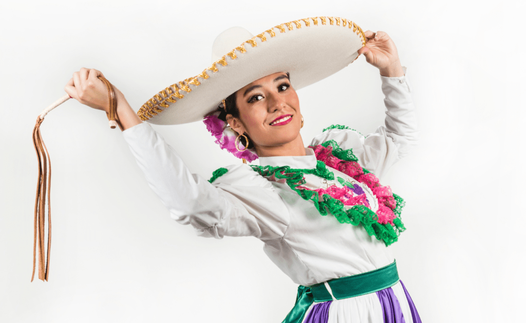 traje de charra mujer con sombrero de charro color blanco