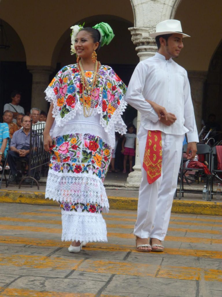 vestido tradicional yucatéco