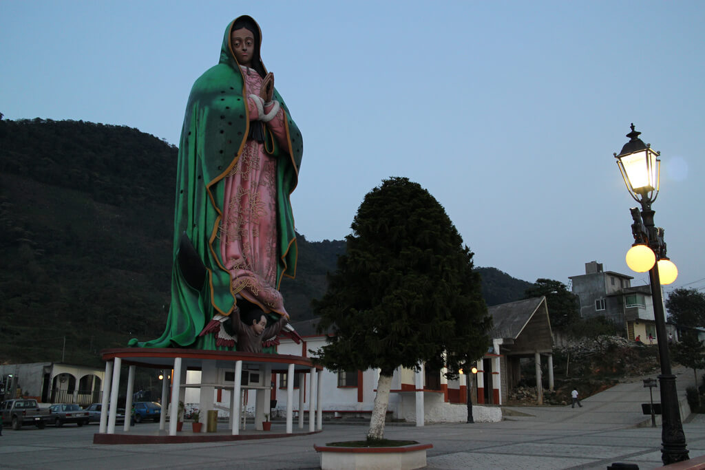 Monumental Virgen de Guadalupe