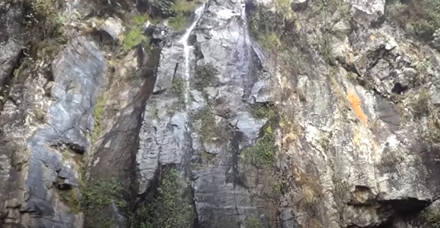 cascada fuente de vida