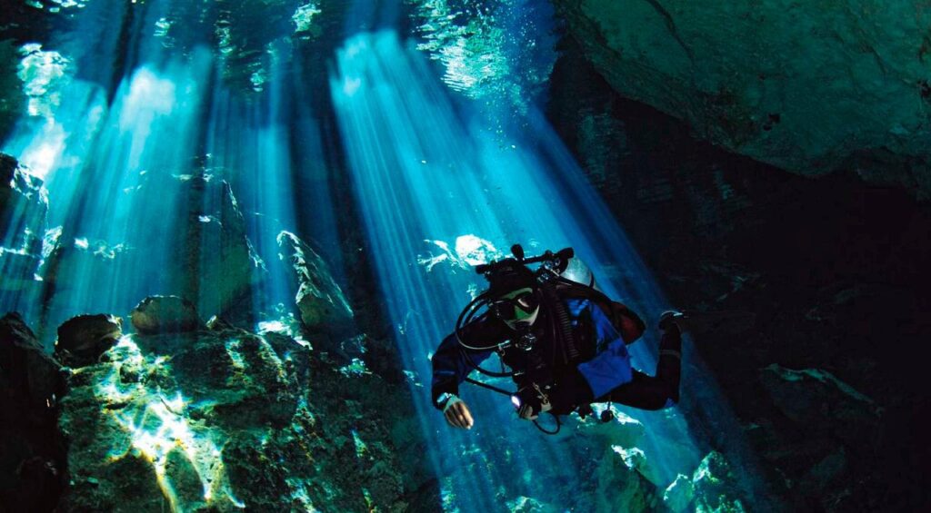 foto en aguas de cenote