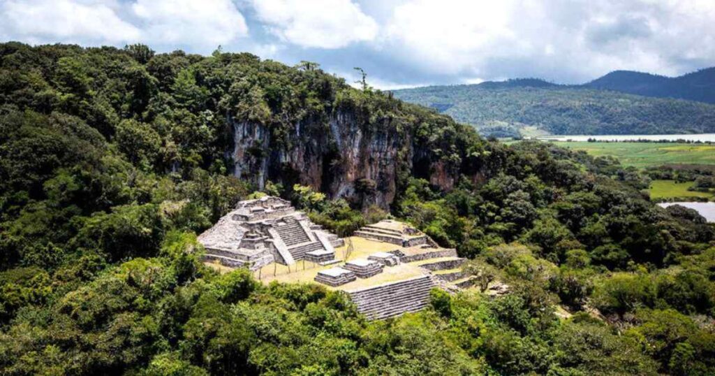 Zona Arqueologica Chinkultic