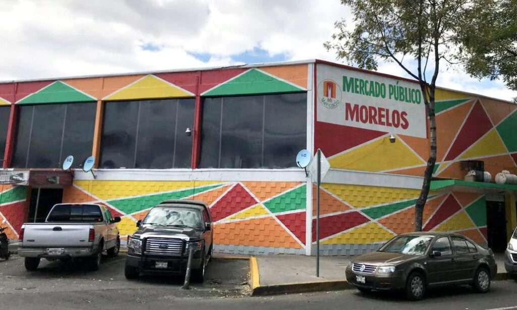 Fachada del mercado de morelos de la ciudad de méxico