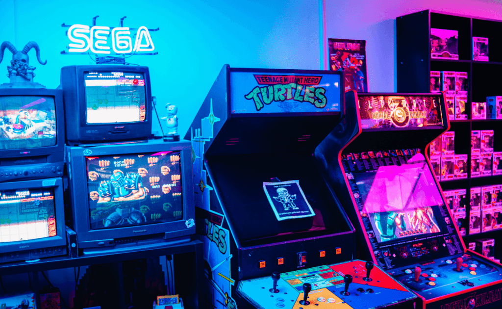 consolas de arcade clásicas con luces azules y rosas